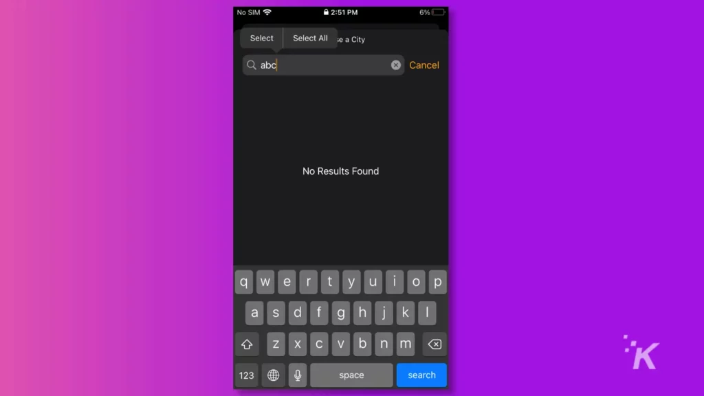 Layar iPhone tanpa hasil yang ditemukan di atas keyboard