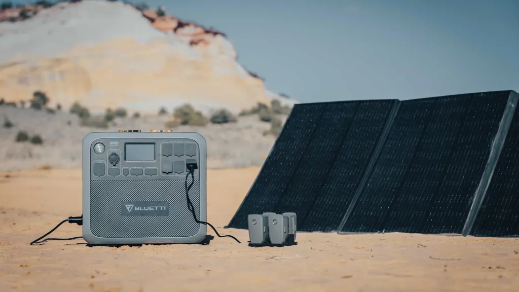 Generadores solares portátiles BLUETTI en el desierto