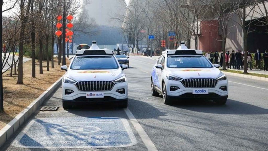 изображение беспилотного автомобиля baidu на дороге
