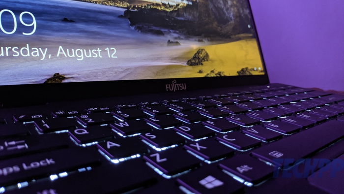 Fujitsu UH-X Review: A Feather in the Laptop Nest - fujitsu uh x review 4