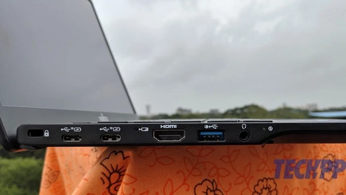 Fujitsu UH-X Review: A Feather in the Laptop Nest - fujitsu uh x review 11