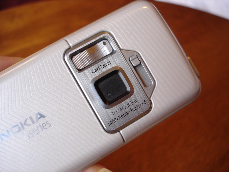 Seven "Old' Camera Phone Features We Would Love to See Return in 2022! - n82 camera slider