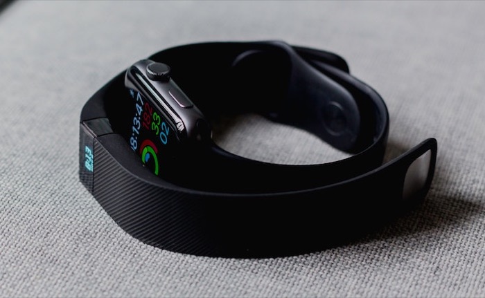 sync fitbit with apple health