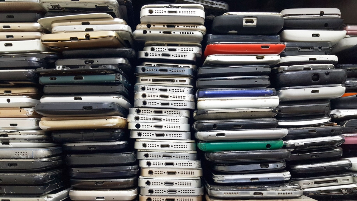 How to Best Reuse Your Old Smartphone