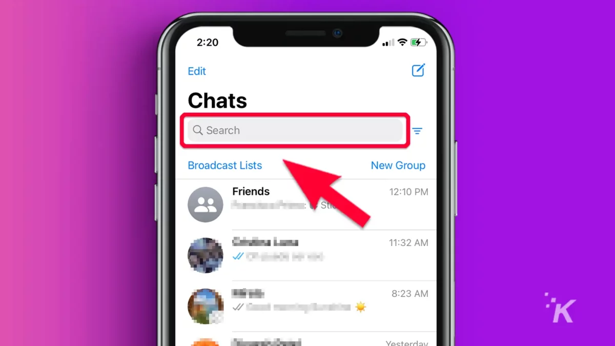 WhatsApp mobile avec flèche pointant vers l'onglet de recherche - fond violet