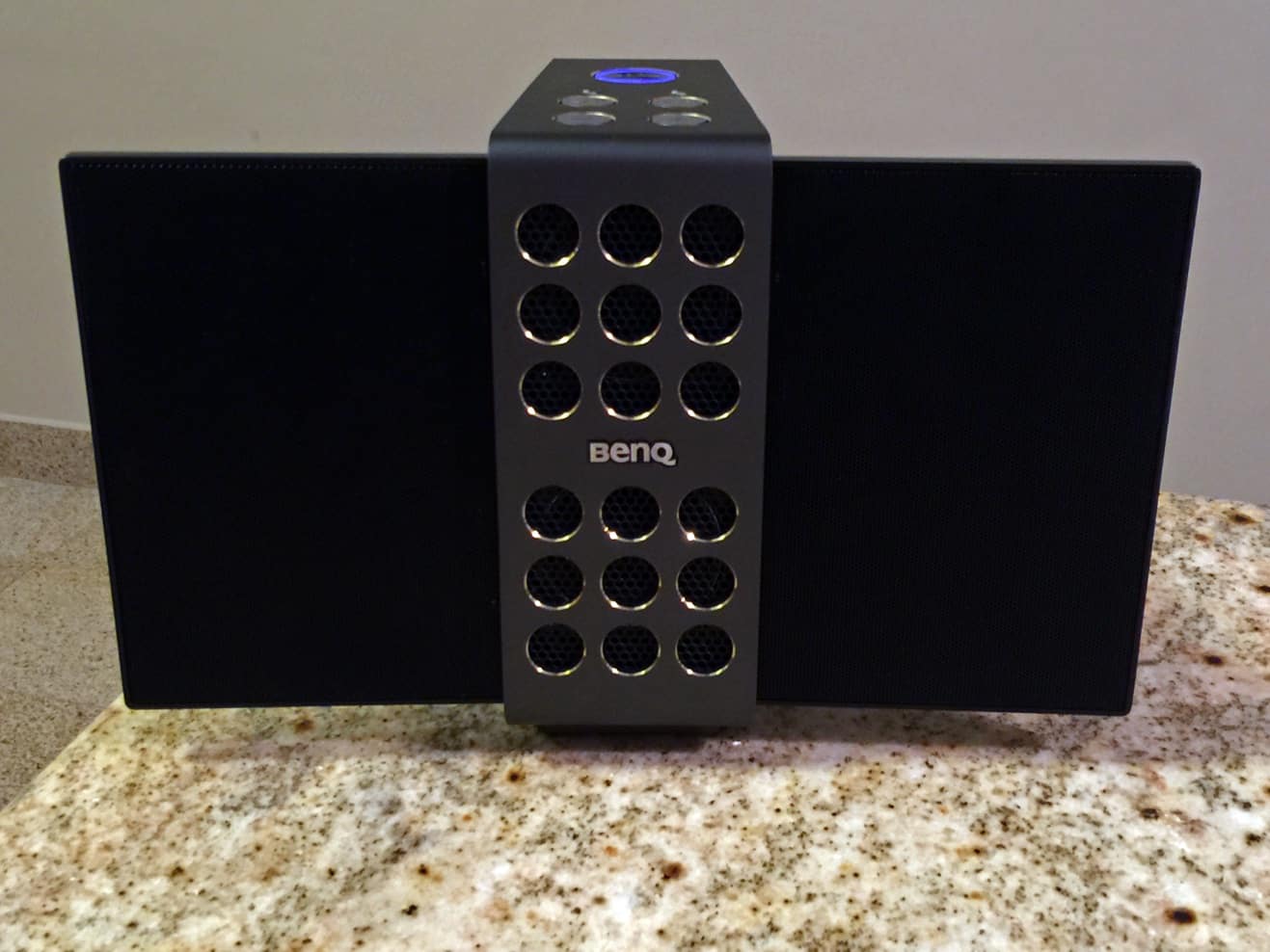 Recenzie: Difuzor electrostatic portabil Bluetooth BenQ treVolo