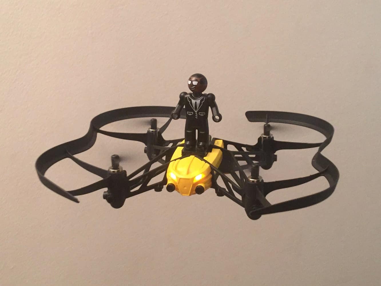 Rezension: Parrot Airborne Night und Airborne Cargo Drones