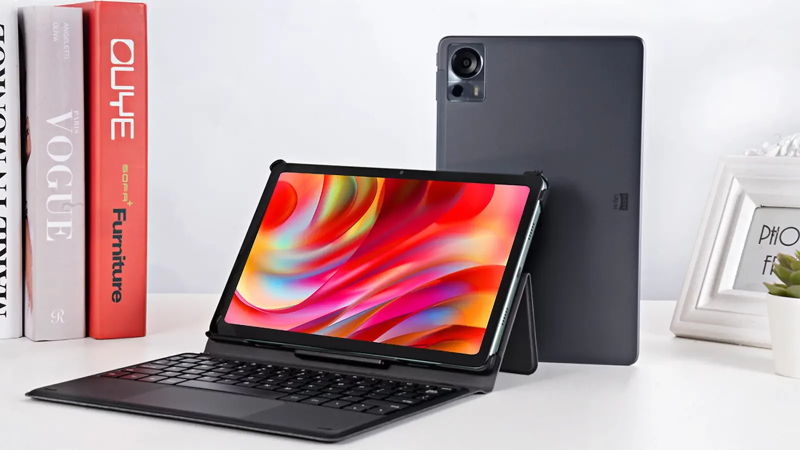 本のあるテーブルに Doogee T20 タブレット