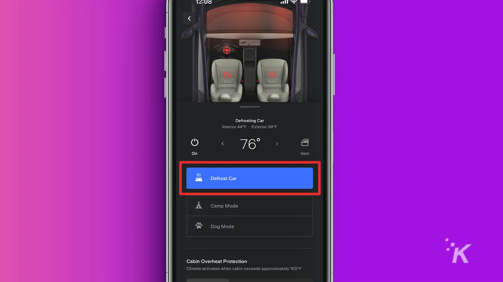 Aplikasi Tesla dengan persegi panjang di sekitar tab Defrost Car di iPhone