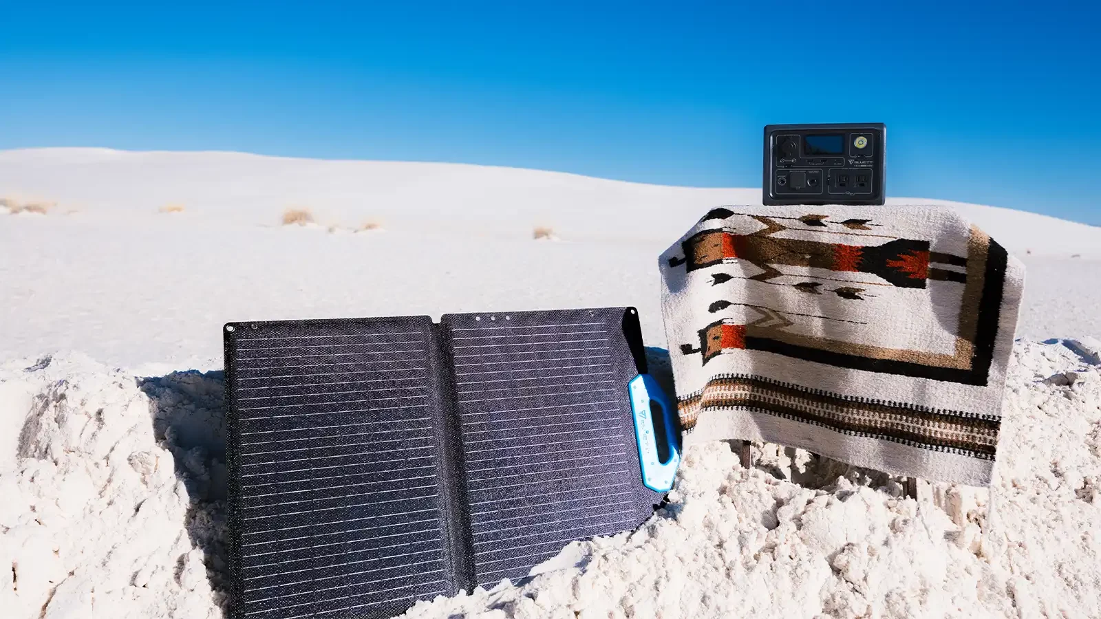 Paneles solares BLUETTI en el desierto