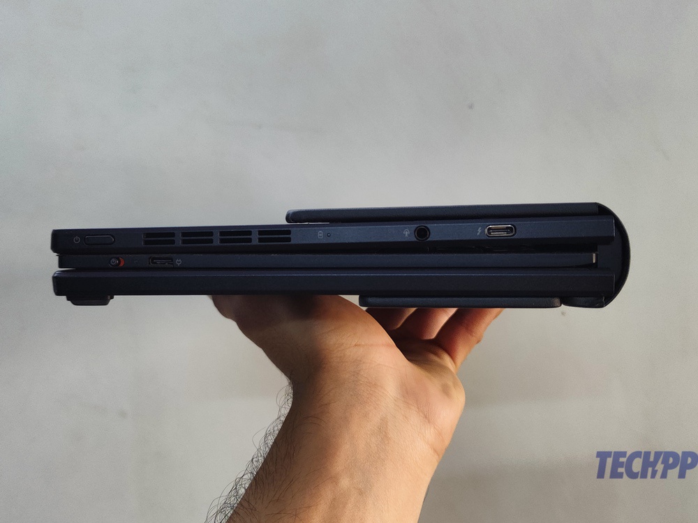 asus zenbook fold 17 ports