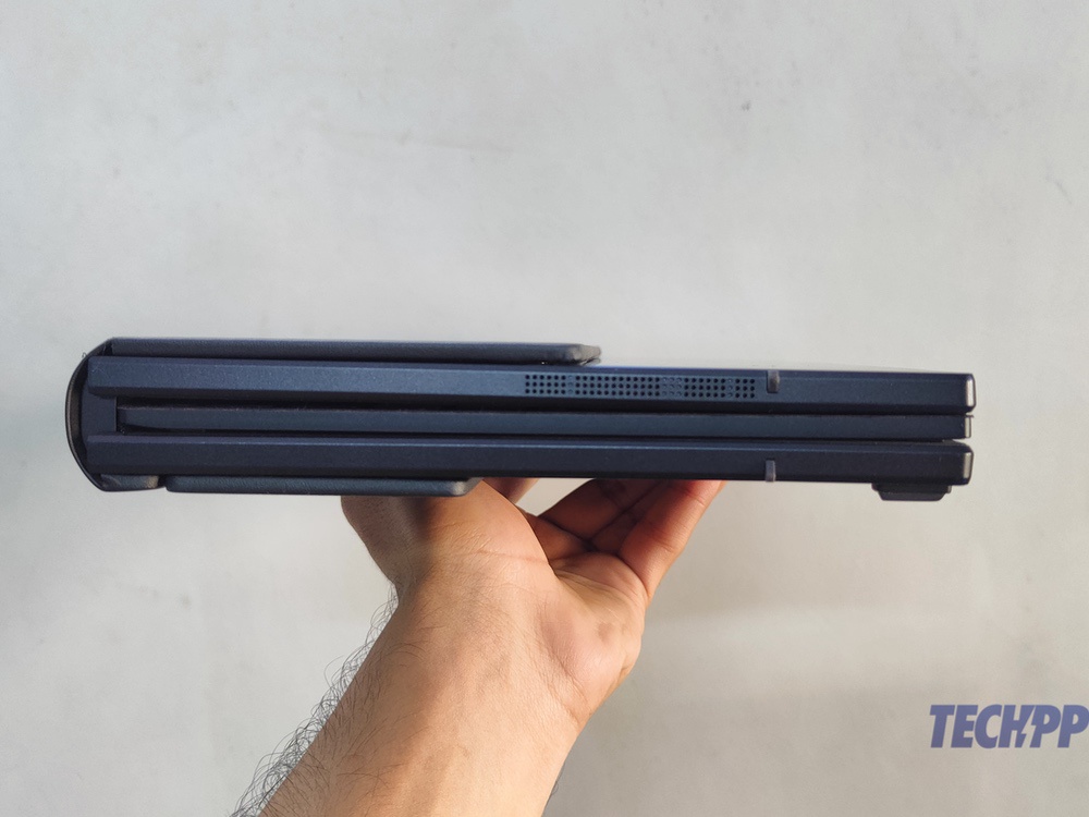 asus zenbook fold 17 ports