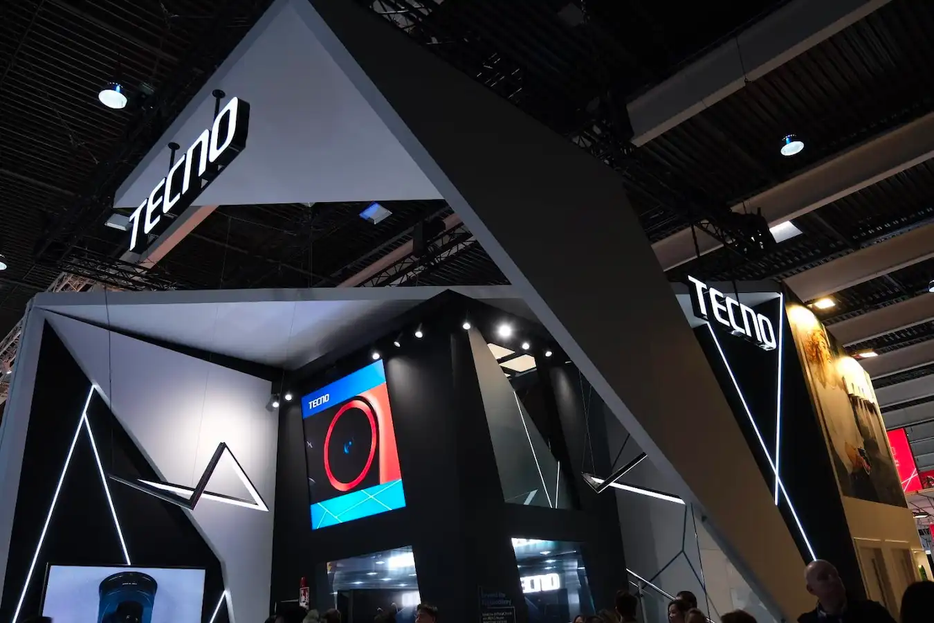 tecno MWC 展示櫃