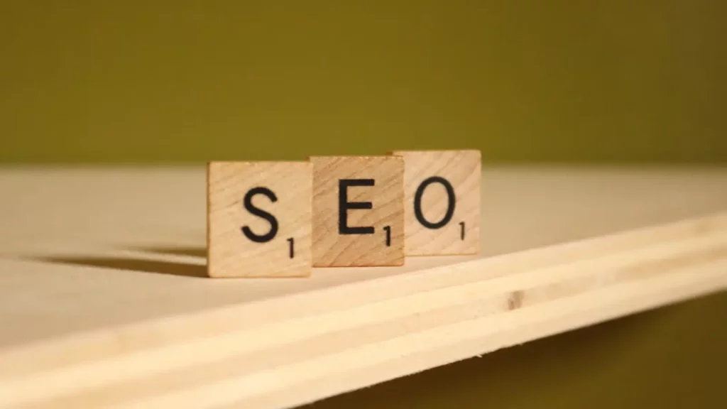 blocuri de lemn care descriu SEO