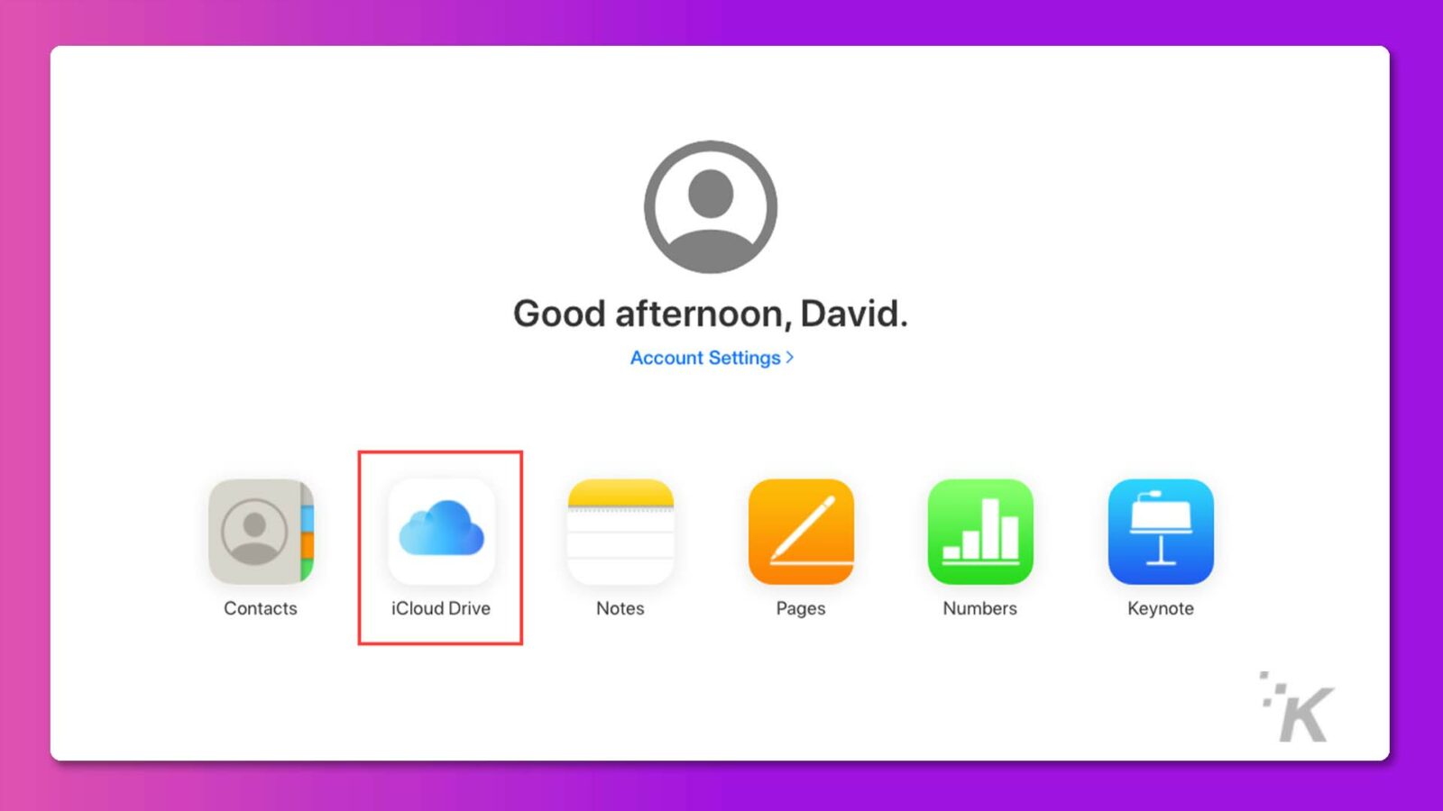 يقوم David بالوصول إلى إعدادات الحساب الخاصة بهم لعرض جهات الاتصال الخاصة بهم ، و iCloud Drive ، والملاحظات ، و Pages ، و Numbers ، و Keynote. نص كامل: