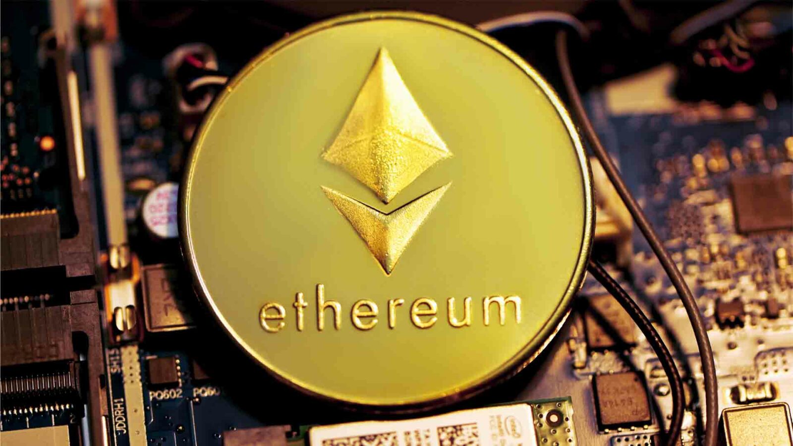 Görüntüdeki bir Ethereum PO602PQ60 SHIS JDDRH1 devresi.