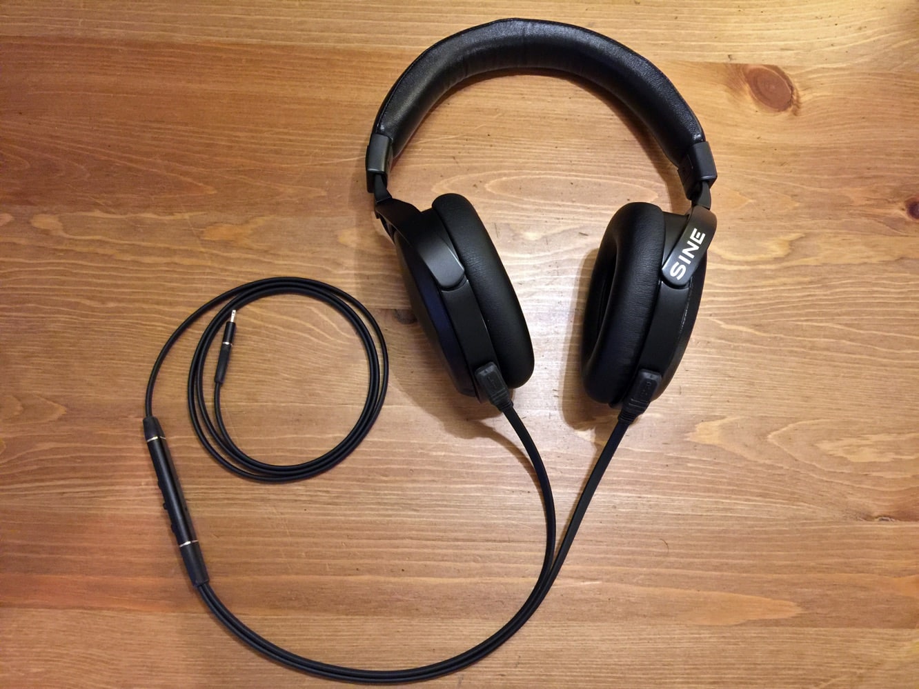 مراجعة: Audeze Sine On-Ear Headphone