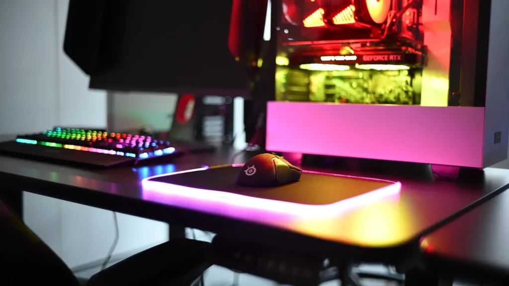 Gaming-Computer mit Neonlicht-CSGO-Skins