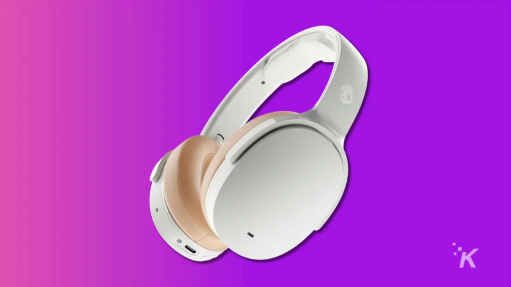 보라색 배경에 skullcandy hesh anc 헤드폰