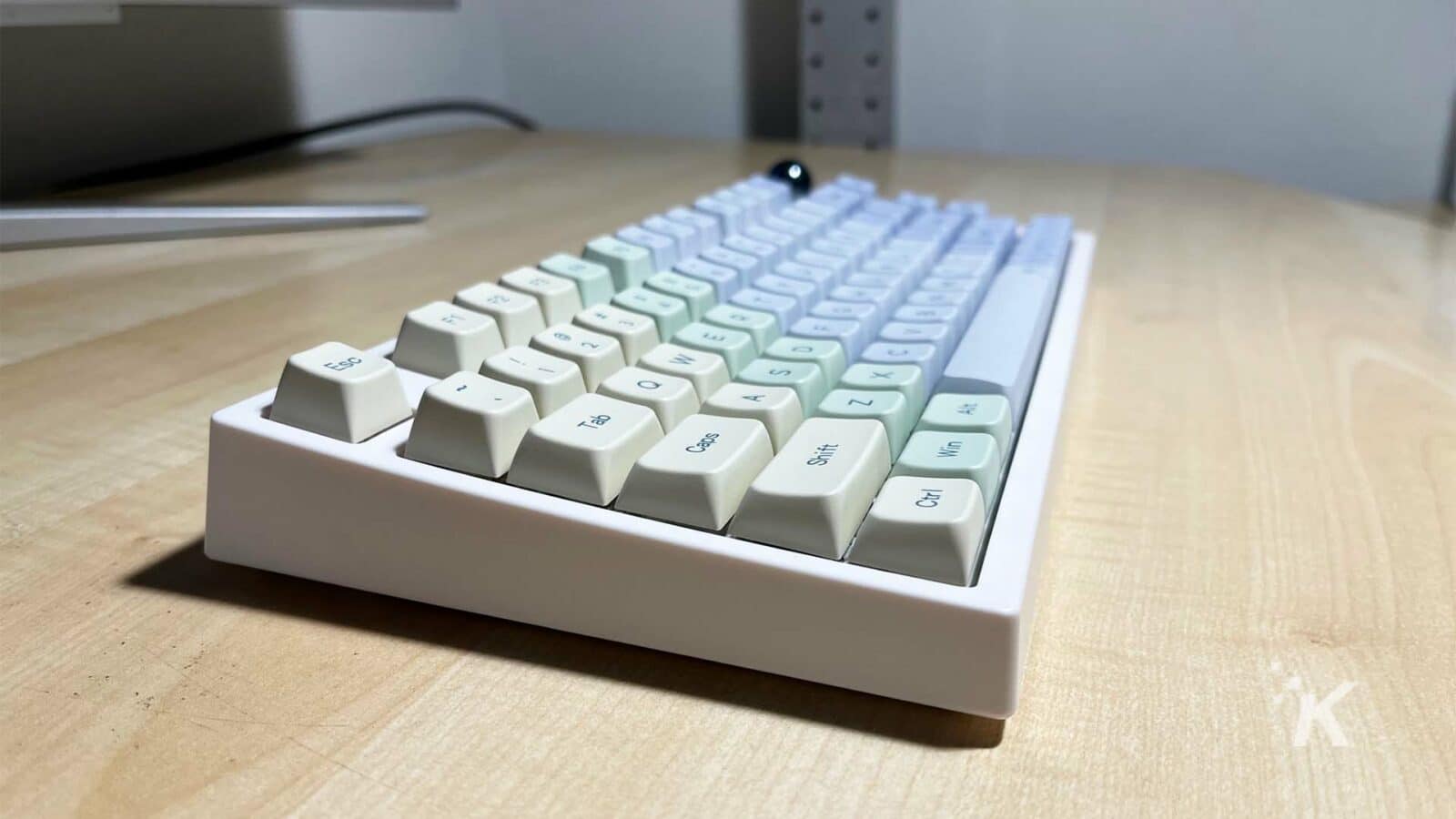 Tastatură EPOMAKER TH80 PRO din partea stângă