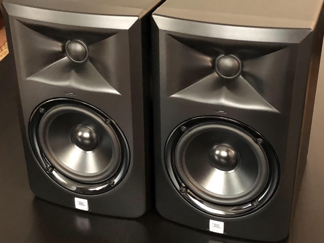 Revisión: JBL LSR305 Monitor de estudio bidireccional de 5 "con alimentación