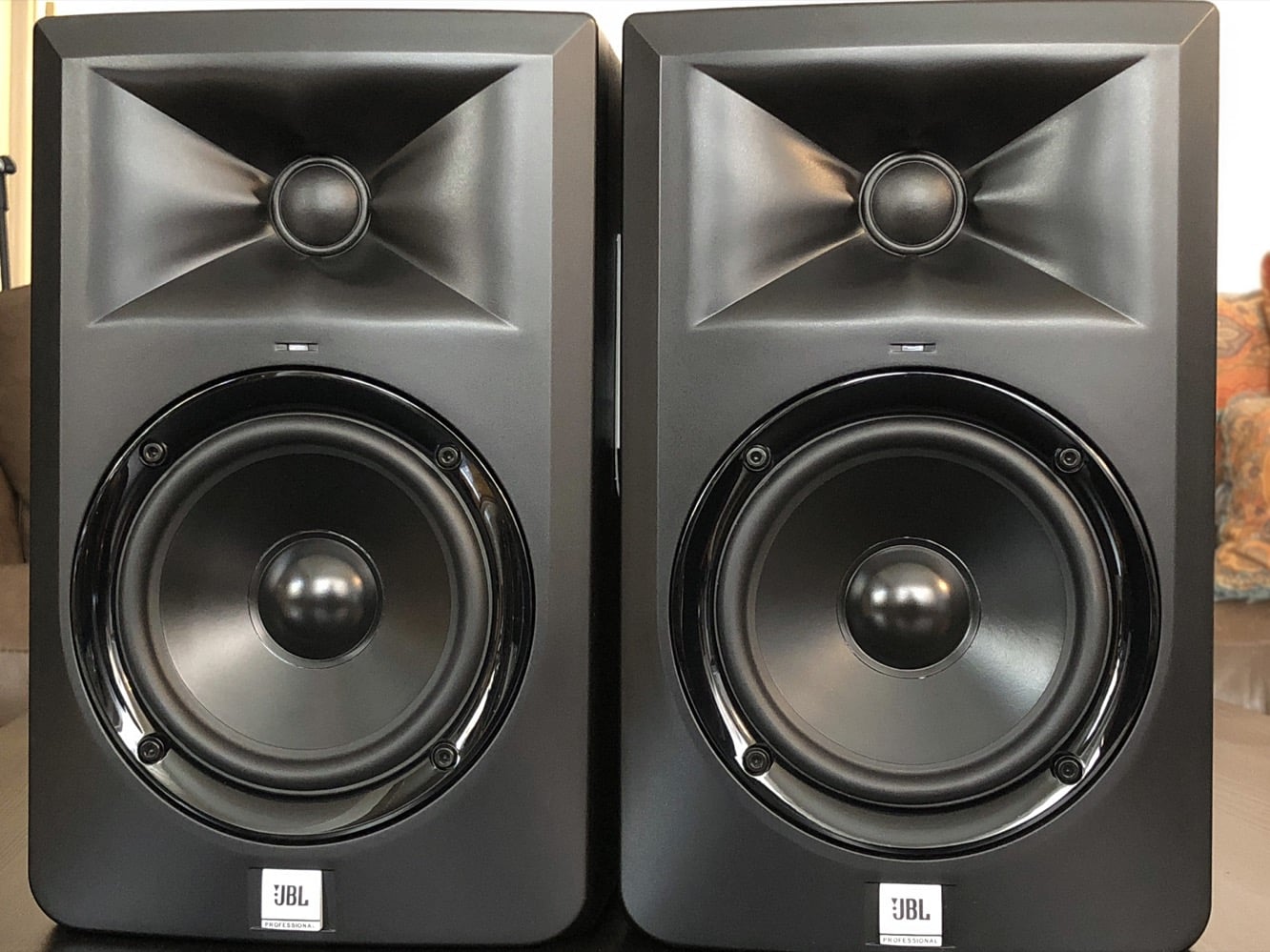 Review: JBL LSR305 5 "Moniteur de studio amplifié à deux voies