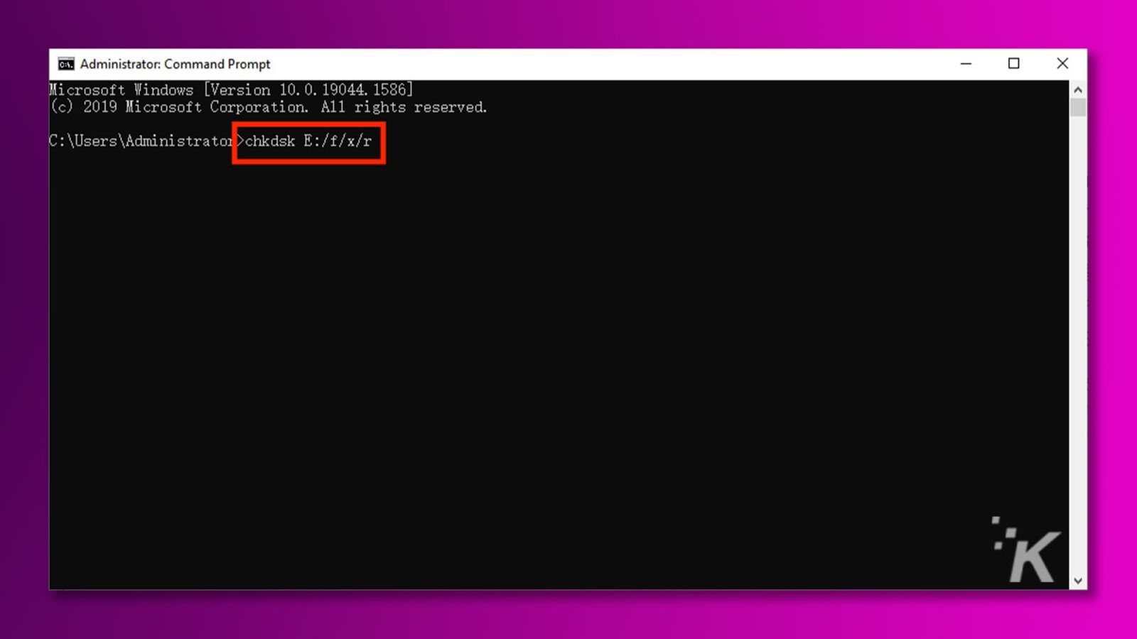 El símbolo del sistema ejecuta una verificación de disco en la unidad E: para encontrar y reparar cualquier error. Texto completo: C:. Administrador: Símbolo del sistema - × Microsoft Windows [Versión 10. 0. 19044. 1586] A (c) 2019 Microsoft Corporation. Reservados todos los derechos. C: Administrador de usuarios >chkdsk E:/f/x/r V