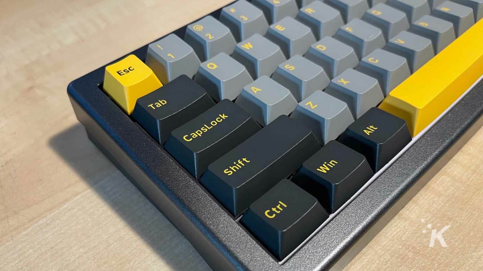 Механическая клавиатура EPOMAKER EK68