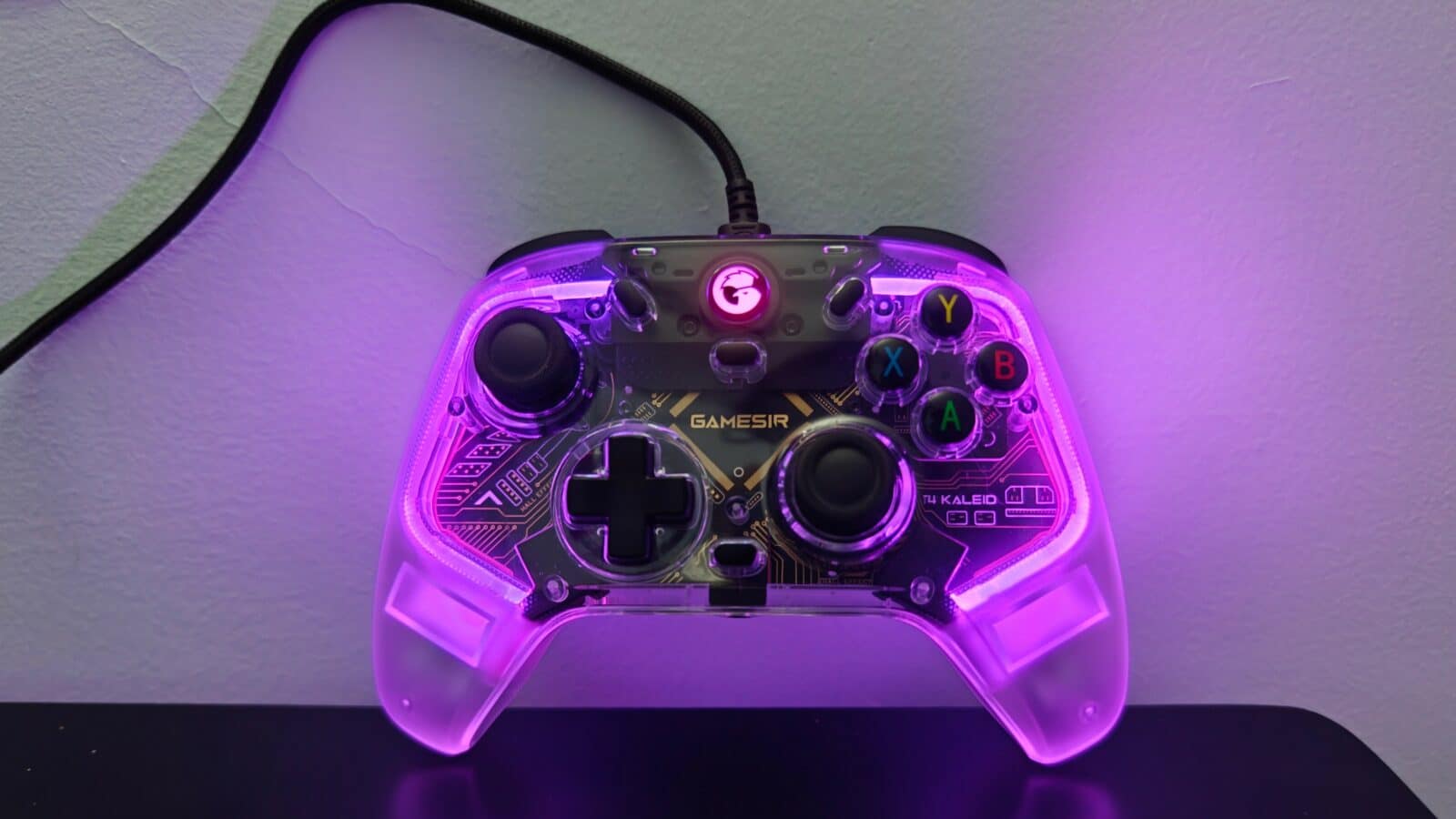 Controlerul gamesir t4 kaleid lumină violetă