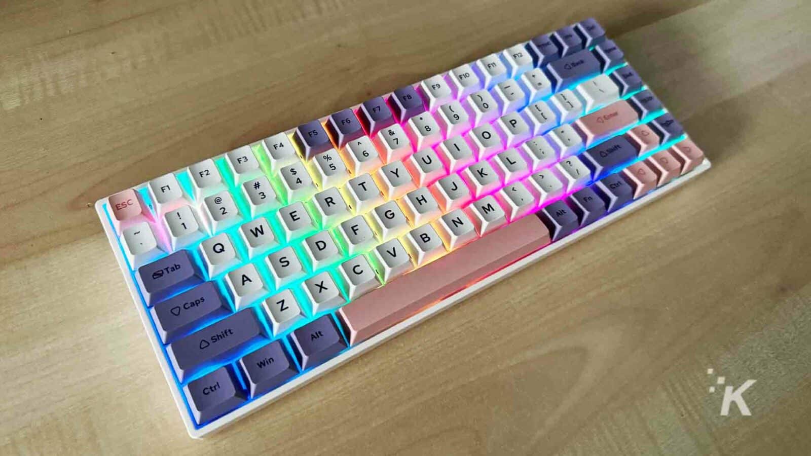 Epomaker ep84 plus tastatură mecanică cu lumini aprinse