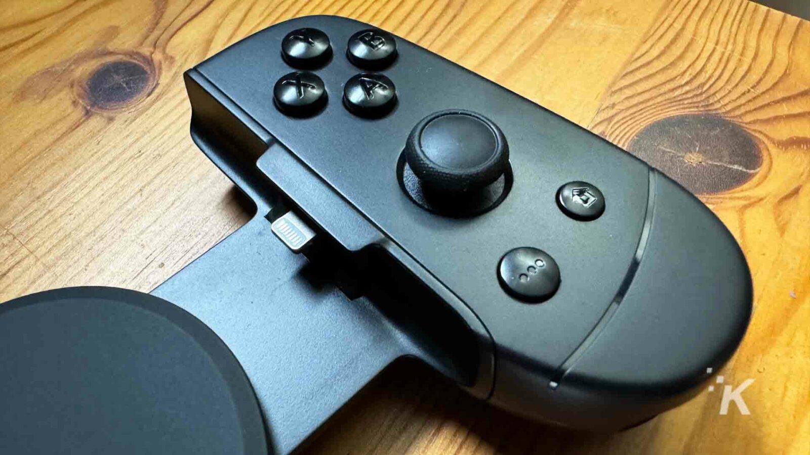 Viene utilizzato il controller per videogiochi nero.