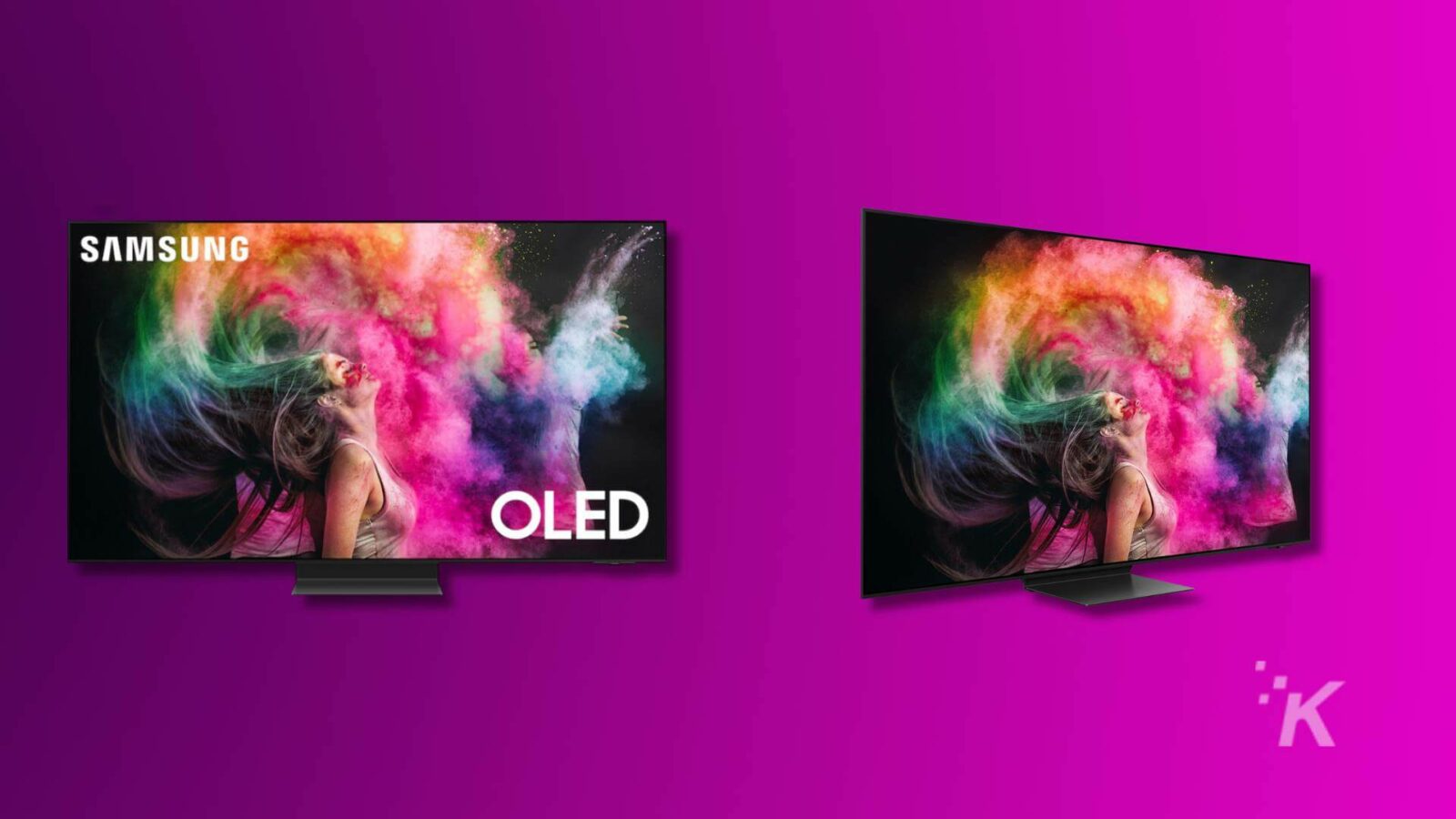 Gambar menunjukkan TV oled samsung sedang dipasang di sebuah rumah.