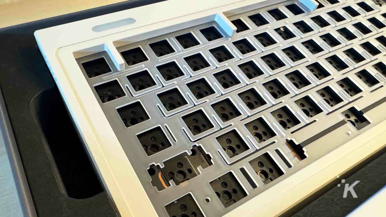 Крупным планом ek75 с помощью комплекта механической клавиатуры
