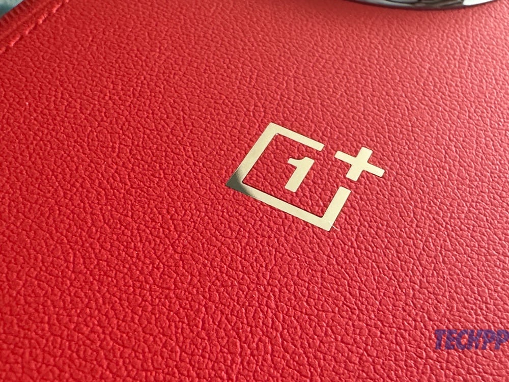 oneplus 11r solar red review