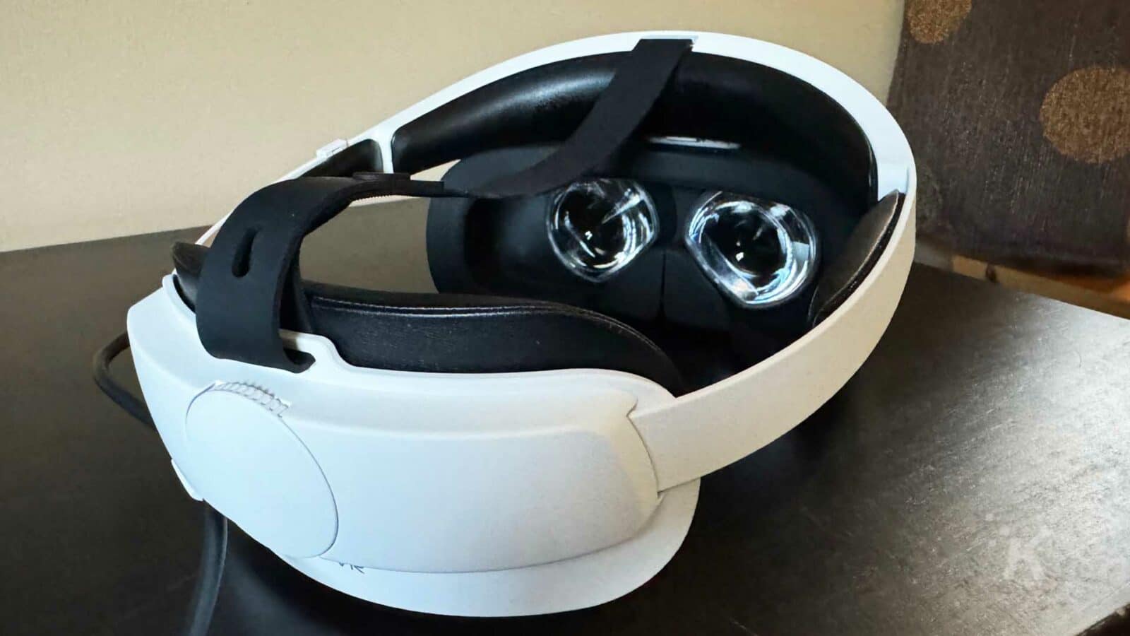 Casque Dpvr e4 vr sur table