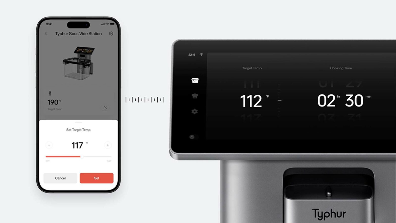 L'image montre un smartphone avec une application ouverte et un appareil de cuisson sous vide avec un affichage numérique indiquant la température et le temps de cuisson.