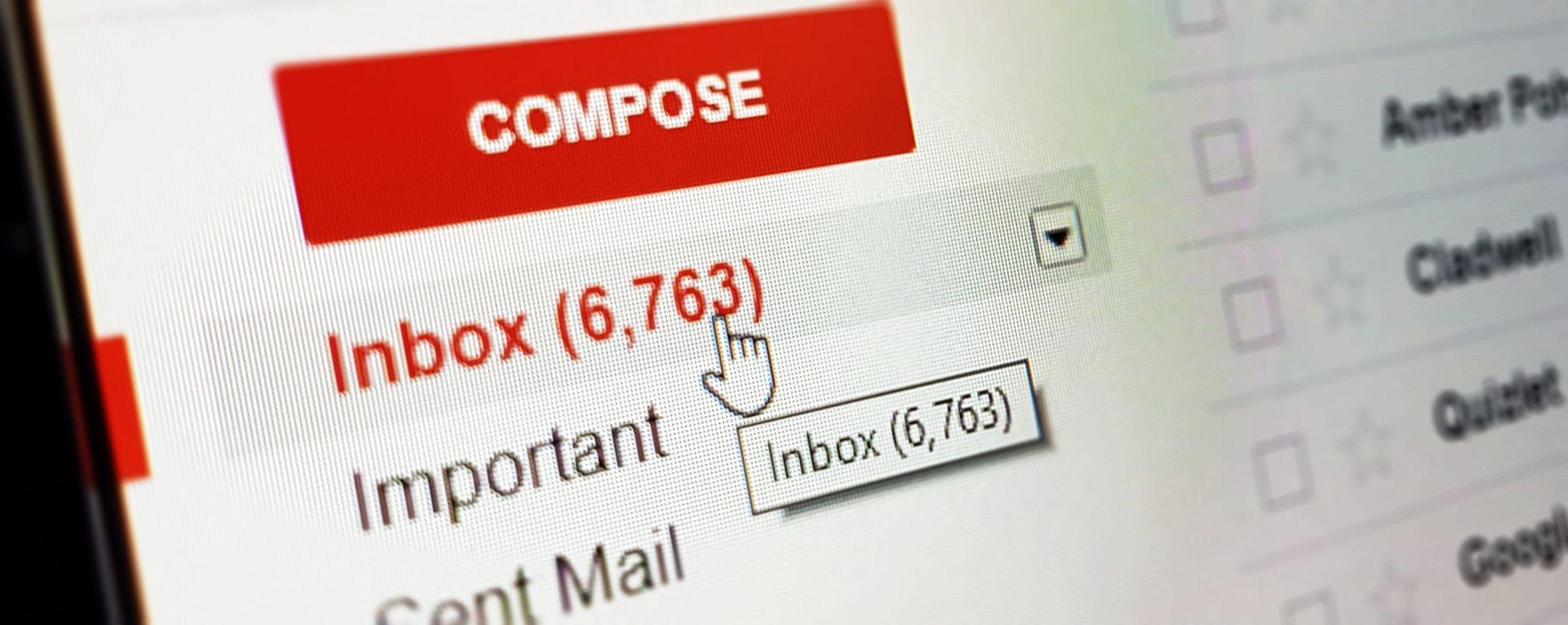 เคอร์เซอร์วางอยู่เหนือคำว่า 'กล่องจดหมาย' ในกล่องจดหมายอีเมล
