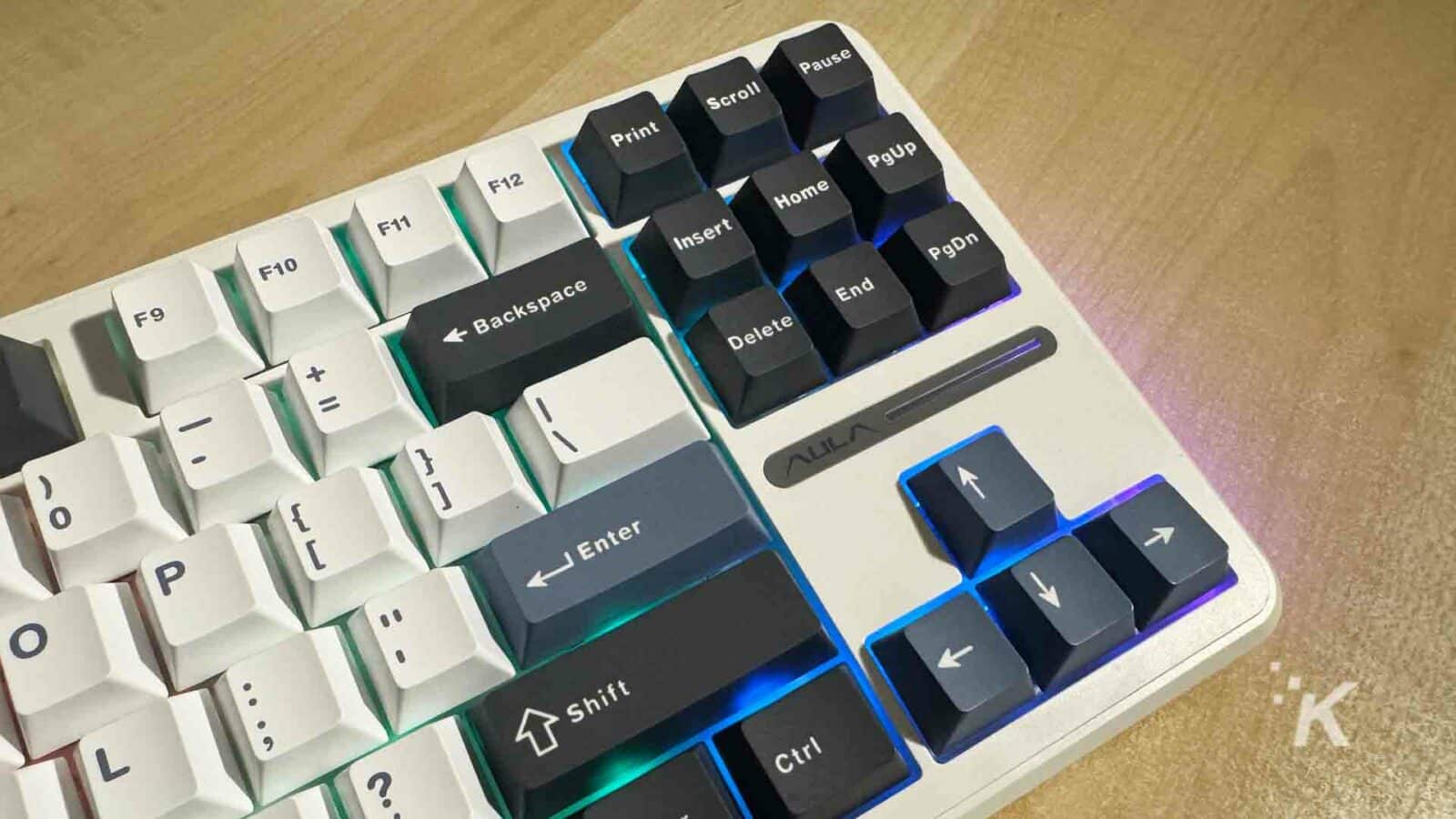 Teclado mecânico Aura f87 pro