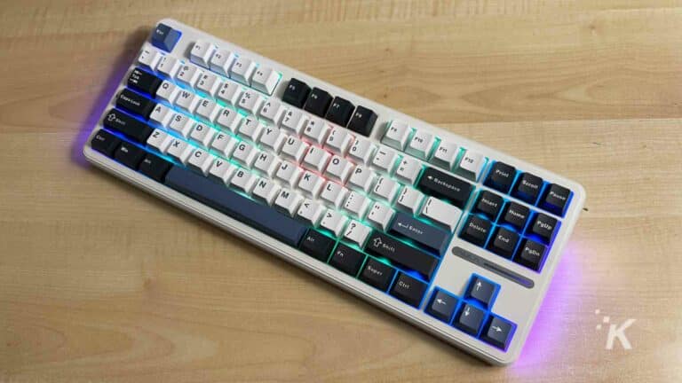 Keyboard mekanis Aura f87 pro