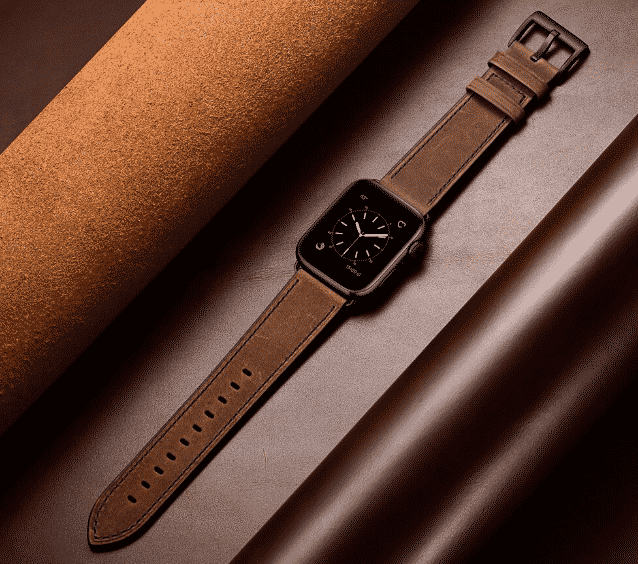 44mm 및 40mm Apple Watch Series 5용 다크 가죽 밴드입니다.