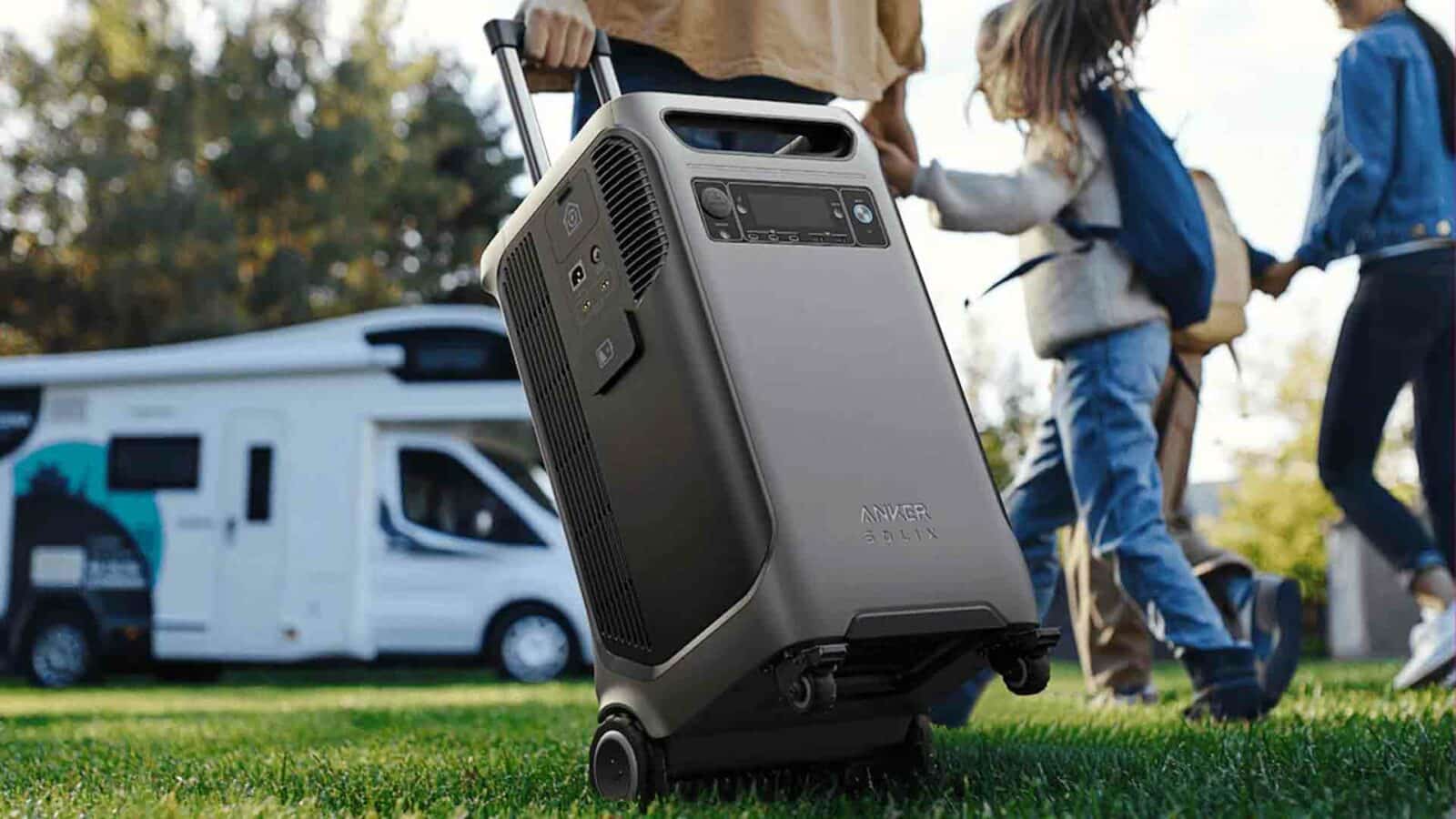 Centrale électrique portable Anker Solix F3800 à l'extérieur