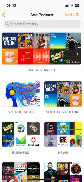 Overcast iOS podcast uygulamasında podcast arama ve ekleme ekranı açık