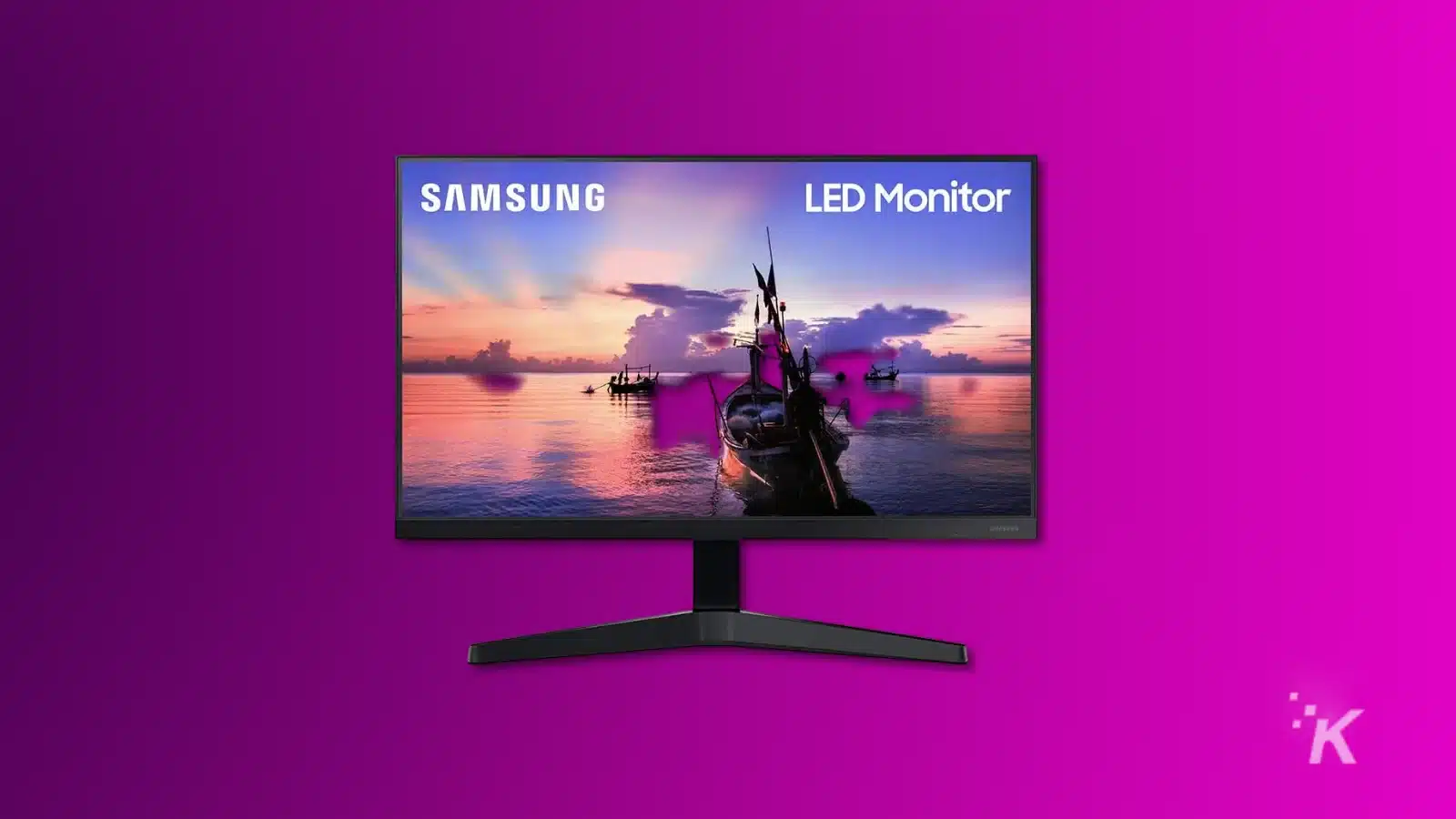 mor bir arka plan üzerinde bir Samsung LED monitörün işlenmesi