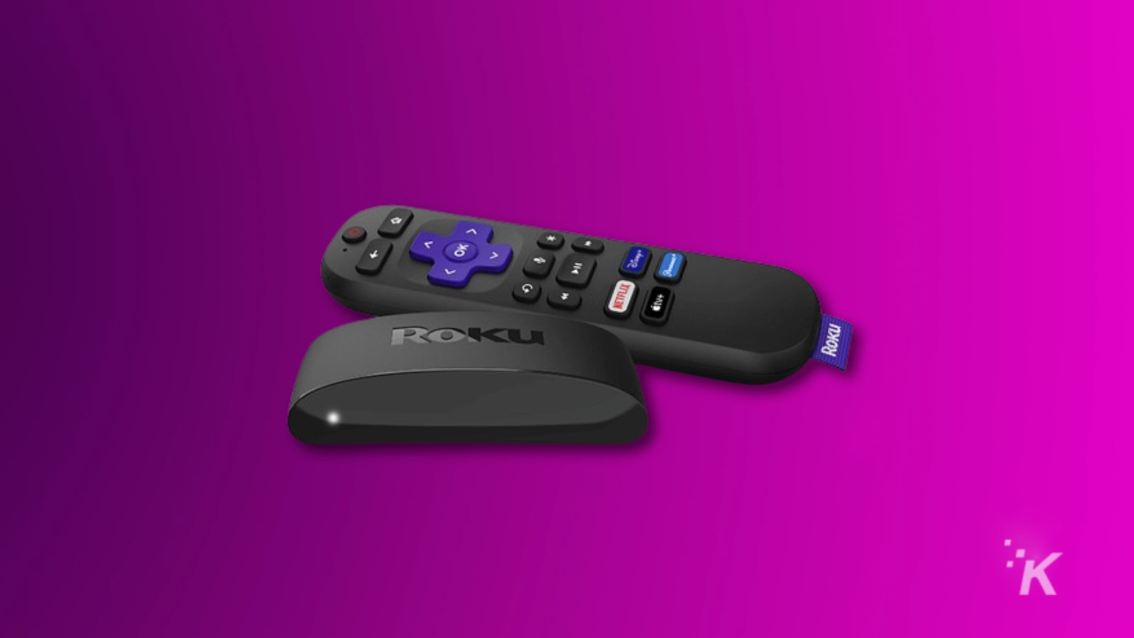 Clé de streaming Roku et télécommande sur fond violet.