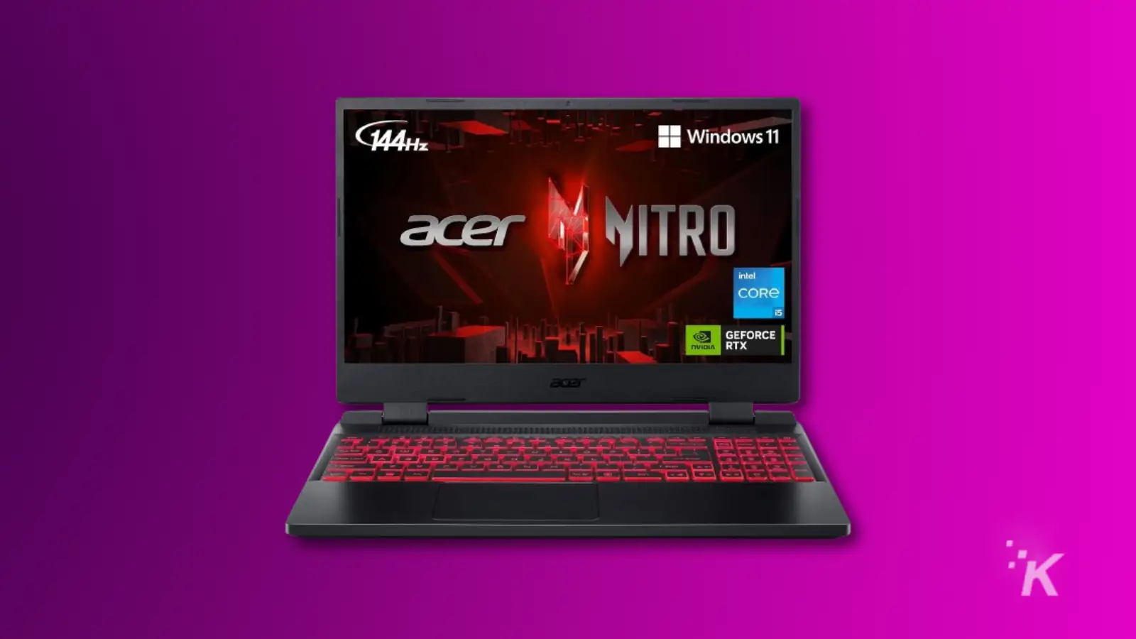 보라색 배경에 Windows 11이 설치된 Acer Nitro 노트북.