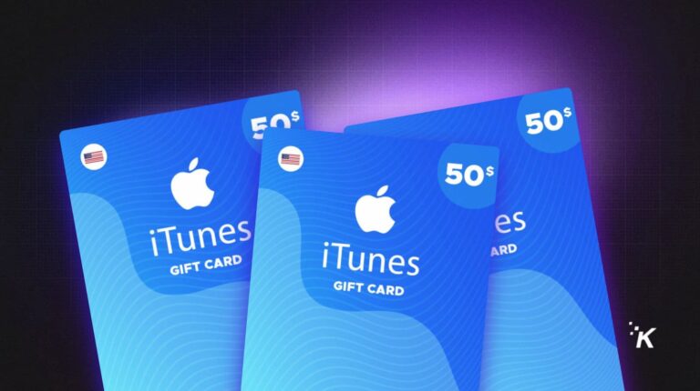 Tiga kartu hadiah iTunes masing-masing bernilai $50.