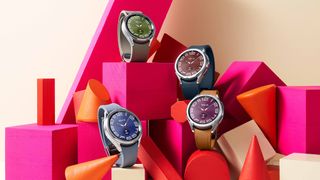 Vários smartwatches Samsung Galaxy Watch 6 Classic em cores diferentes