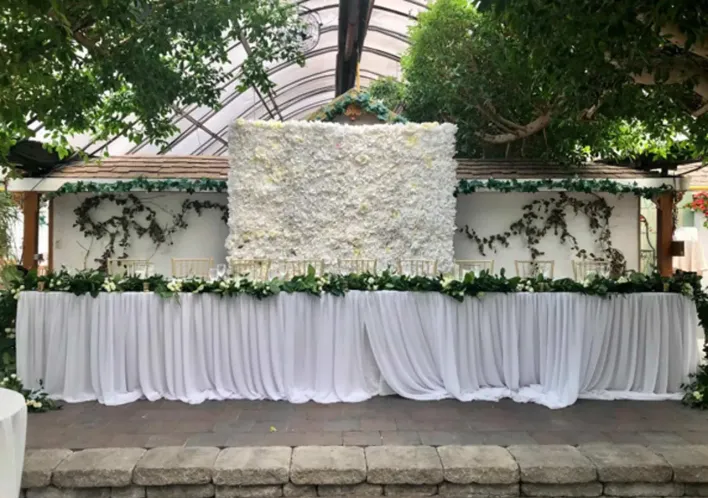 Magníficos designs de paredes de flores para casamento