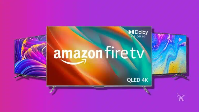 2023 Amazon Fire TVs auf lila Hintergrund