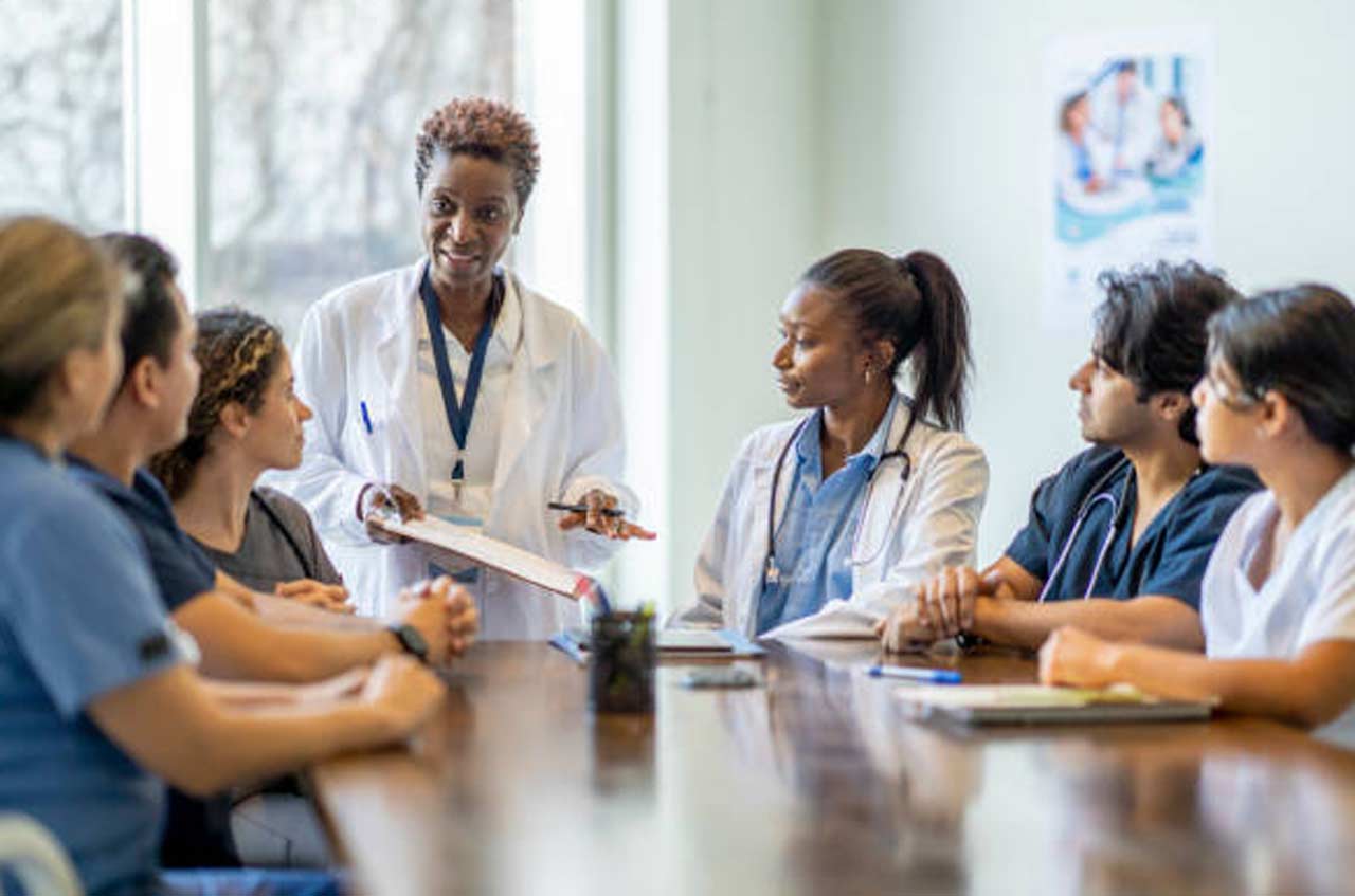 Pourquoi de plus en plus d'étudiants indiens choisissent d'étudier la médecine à l'étranger